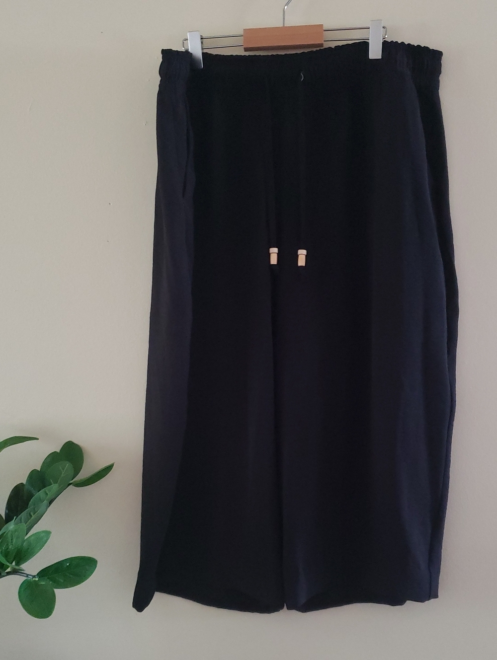 LAURA PLUS Wide Leg Pull On Crop With Drawstring - Black Size 16